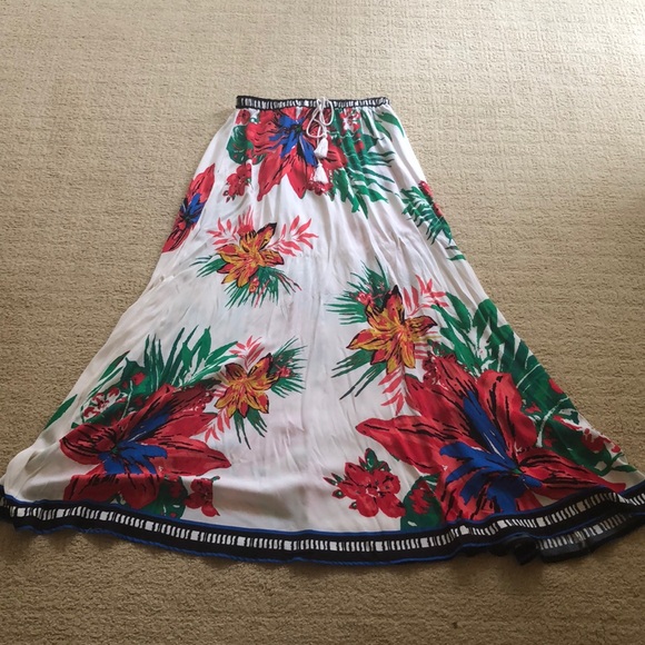 Versona Dresses & Skirts - NWT Versona floral maxi skirt